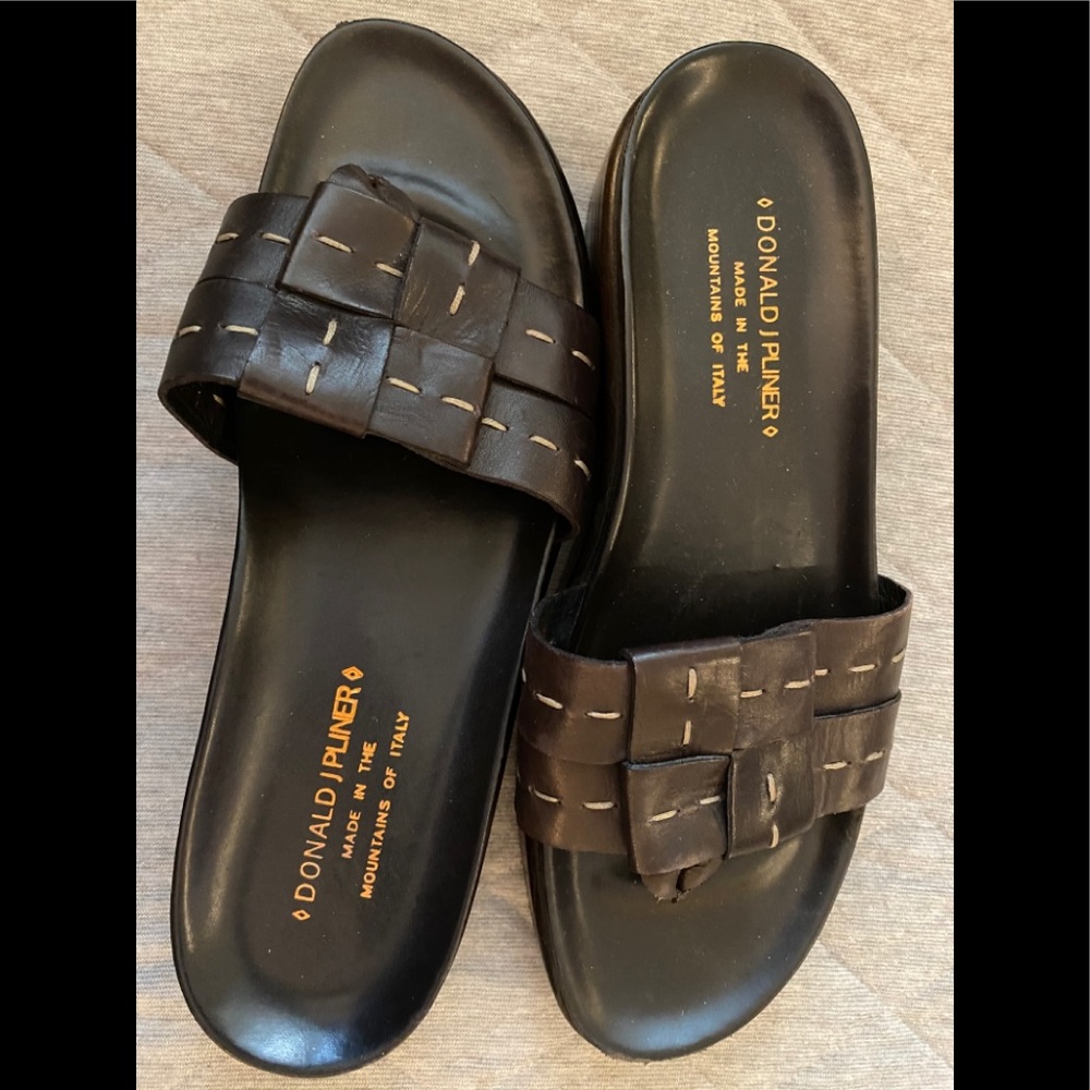 Size 7.5 Donald Pliner sandals